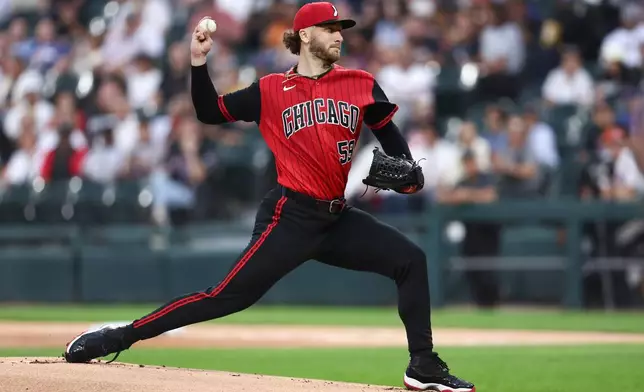 Chicago White Sox pitcher Sean Burke throws to a New York Mets batter during the first inning of a baseball game in Chicago, Friday, Aug. 21, 2026. (AP Photo/Jessie Alcheh)