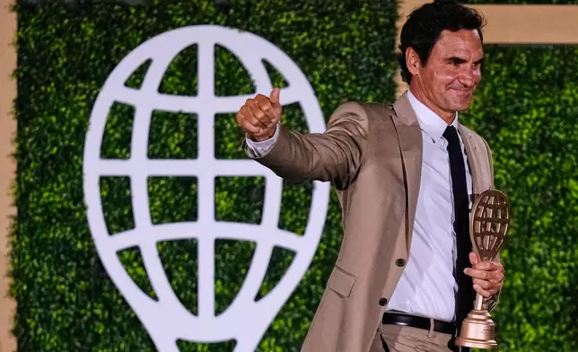 Roger Federer thanks the audience during his induction ceremony at the International Tennis Hall of Fame, Saturday, Aug. 29, 2026, in Newport, R.I. (AP Photo/Charles Krupa)