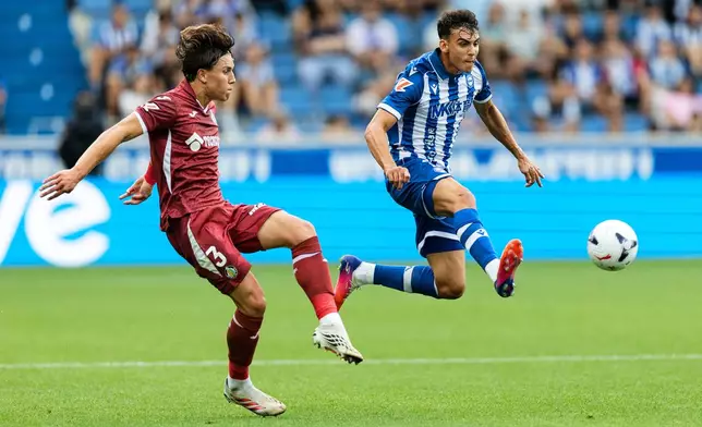 Deportivo Alavés player Ángel Perez, right, duels for the ball with Getafe player Davinchi during their Spanish La Liga soccer match at Mendizorrotza Stadium in Vitoria, Spain, Saturday, Aug. 15, 2026. (AP Photo/Pablo Garcia)