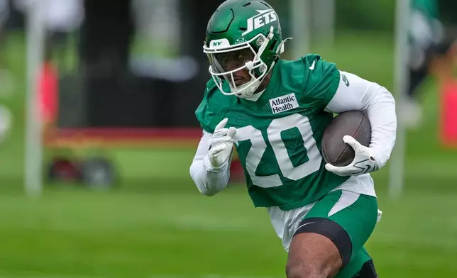 New York Jets' Breece Hall runs the ball during practice at the team’s NFL football training camp in Florham Park, N.J., Thursday, July 30, 2026. (AP Photo/Seth Wenig)