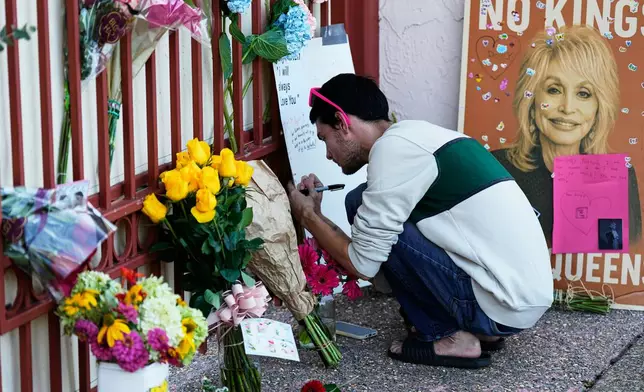 Timothy Barnhill leaves a note outside Dolly Parton's office on Tuesday, Aug. 25, 2026, in Nashville, Tenn. (AP Photo/George Walker IV)