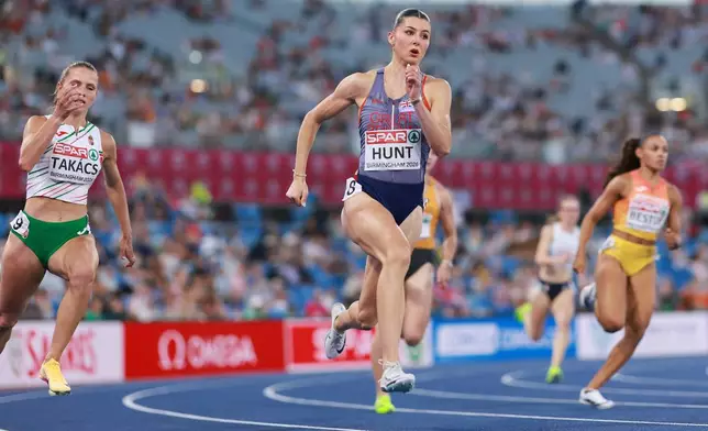 Britain's Amy Hunt, centre, competes in her women's 200 meters semifinal at the European Athletics Championships in Birmingham, England, Wednesday, Aug. 12, 2026. (AP Photo/Morgan Harlow)