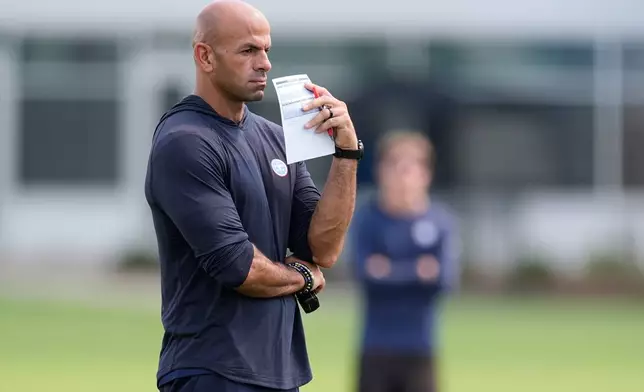 Tennessee Titans head coach Robert Saleh watch practice during the NFL football team's training camp Wednesday, July 29, 2026, in Nashville, Tenn. (AP Photo/George Walker IV)