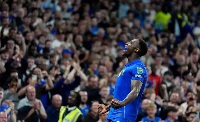 Chelsea's Danny Welbeck celebrates scoring during the League Cup soccer match between Chelsea and Luton Town in London, Thursday Aug. 27, 2026. (Adam Davy/PA via AP)