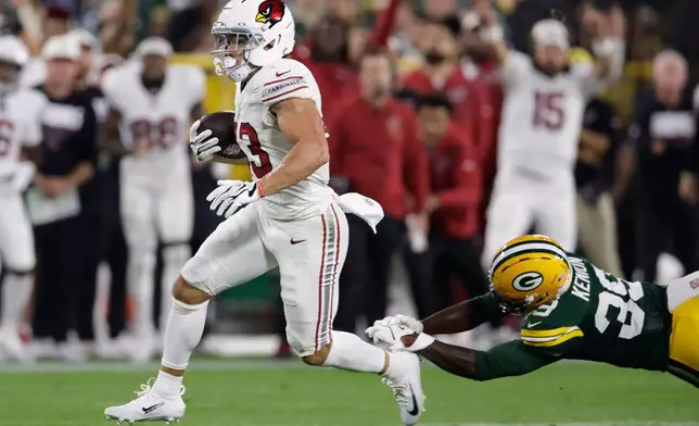 Arizona Cardinals running back Evan Hull runs past Green Bay Packers' Murvin Kenion III for a touchdown during the first half of a preseason NFL football game Friday, Aug. 28, 2026, in Green Bay, Wis. (AP Photo/Matt Ludtke)