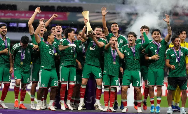 Mexico players celebrate after winning the the CONCACAF U-20 final soccer tournament against the United States in Mexico City, Sunday, Aug. 9, 2026. (AP Photo/Fernando Llano)