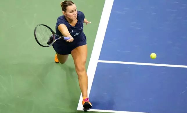 Sofia Kenin, of the United States, plays a forehand return to compatriot Venus Williams during the first round of the U.S. Open tennis championships, Monday, Aug. 31, 2026, in New York. (AP Photo/Frank Franklin II)