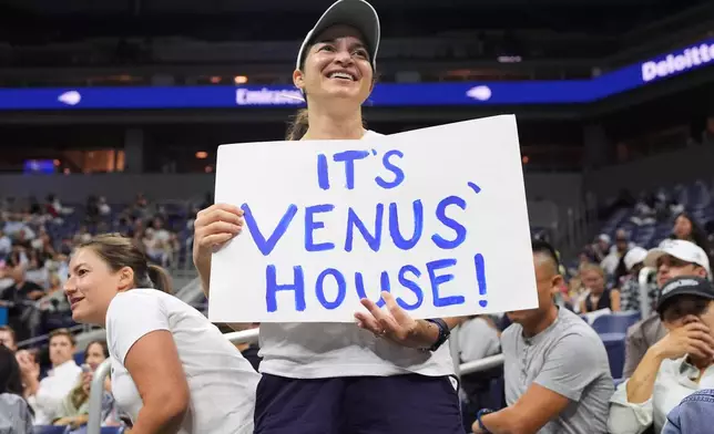 Fans react as they watch Venus Williams, of the United States, play compatriot Sofia Kenin during their first round match at the U.S. Open tennis championships, Monday, Aug. 31, 2026, in New York. (AP Photo/Frank Franklin II)