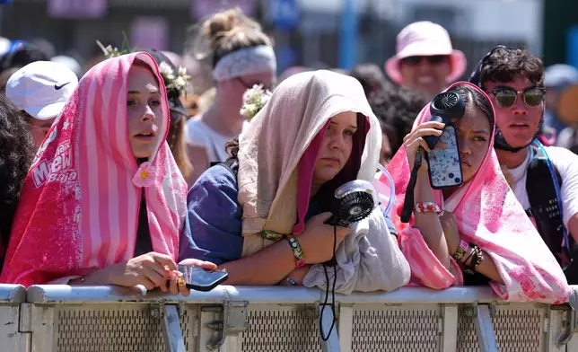 Festivalgoers endure high temperatures at the Daisy Chain Fields Music Festival on Saturday, Aug. 29, 2026, at Great Park in Irvine, Calif. (AP Photo/Chris Pizzello)