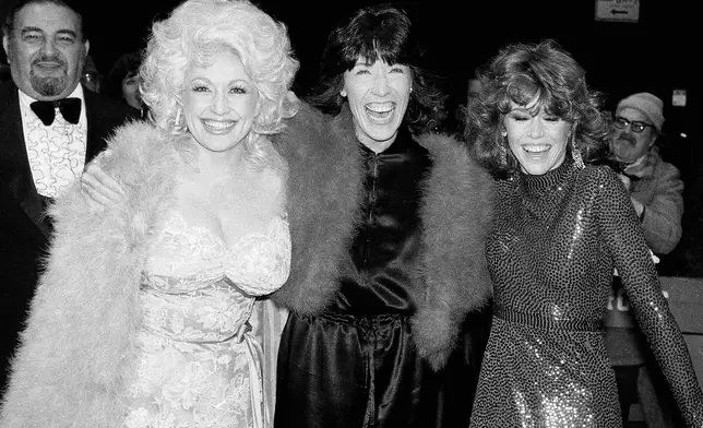 FILE - Dolly Parton, left, Lily Tomlin, center, and Jan Fonda arrive for the premiere of their film "9 To 5" in New York on Dec. 14, 1980. (AP Photo/Richard Drew, File)