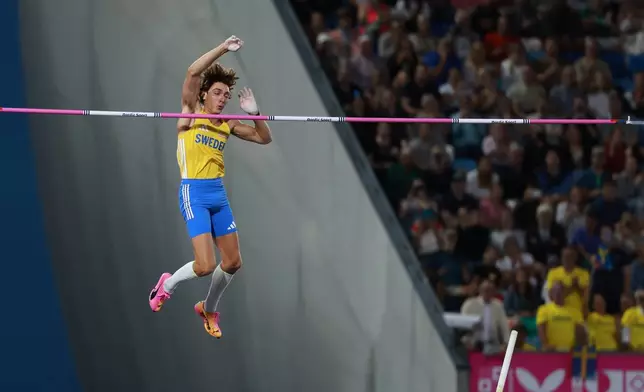 Sweden's Armand Duplantis competes in the men's pole vault final at the European Athletics Championships in Birmingham, England, Sunday, Aug. 16, 2026. (AP Photo/Morgan Harlow)
