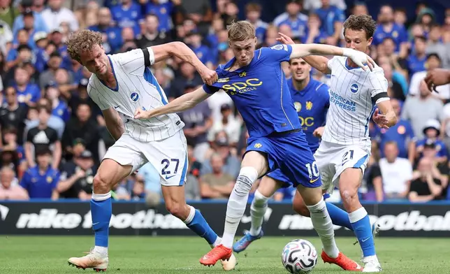 Chelsea's Cole Palmer, centre, challenges for the ball with Brighton's Mats Wieffer, left, and Brighton's Olivier Boscagli during the English Premier League soccer match between Chelsea and Brighton and Hove Albion in London, Sunday, Aug. 30, 2026. (AP Photo/Ian Walton)