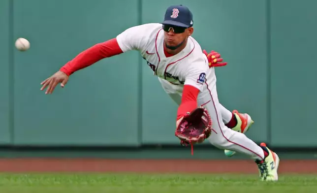 Boston Red Sox center fielder Ceddanne Rafaela makes a diving catch to rob San Francisco Giants' Andrew Knizner of a hit in the first inning of a baseball game Sunday, Aug. 23, 2026, in Boston. (AP Photo/Jim Davis)