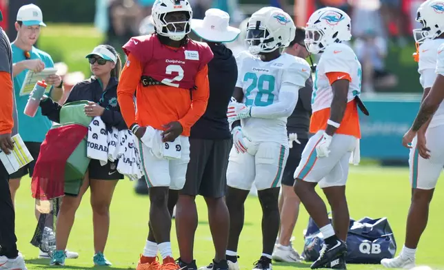 Miami Dolphins quarterback Malik Willis (2) and running back De'von Achane (28) do drills during a joint NFL football practice with the New York Giants, Thursday, Aug. 20, 2026, in Miami Gardens, Fla. (AP Photo/Lynne Sladky)