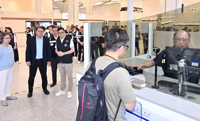 Over 10 000 persons join stress test at Huanggang Port (with photos/video) Source: HKSAR Government Press Releases
