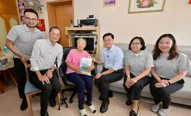 The Chief Executive, Mr John Lee, visited Sham Shui Po District today (August 26) to gather public views on Policy Address. Photo shows Mr Lee (third right), accompanied by the Secretary for Health, Professor Lo Chung-mau (second left), and the Secretary for Home and Youth Affairs, Miss Alice Mak (second right), visiting an elderly resident in Un Chau Estate to learn about her use of services from ambulatory care centres. Source: HKSAR Government Press Releases