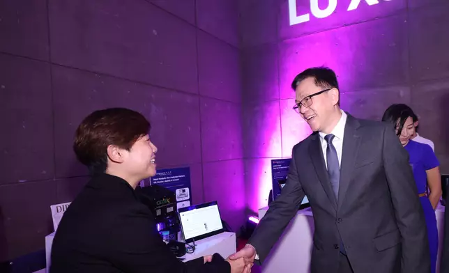 Prof Sun Dong visits the Innovation and Technology Zone at the event, where he engages with the Lingnan team and learns about a number of cutting-edge technology projects that have received international invention awards. Photo source: Lingnan University