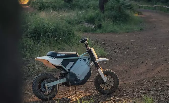 LiveWire S4 Honcho™ Trail pictured off-road in the Pacific Northwest.