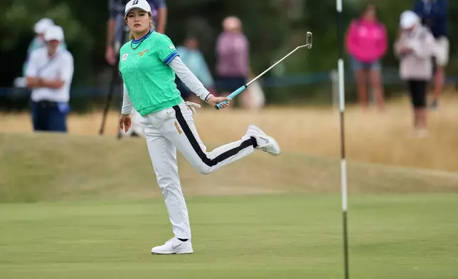 Shiho Kuwaki, of Japan watches a putt on the 17th green during the fourth round of the Women's British Open golf championship in Lytham St Annes, England, Sunday, Aug. 2, 2026. (AP Photo/Jon Super)
