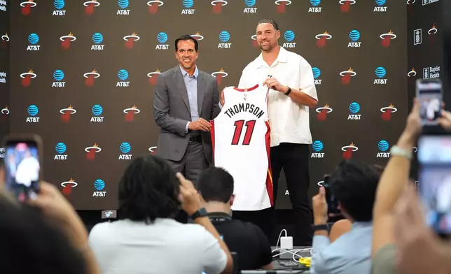 Miami Heat head coach Erik Spoelstra, left, poses with newly signed guard Klay Thompson during an NBA basketball press conference, Tuesday, Aug. 25, 2026, in Miami. (AP Photo/Rebecca Blackwell)