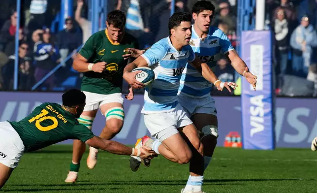 Argentina's Ignacio Mendy runs with the ball during a rugby test match against South Africa in Buenos Aires, Argentina, Saturday, Aug. 8, 2026. (AP Photo/Gustavo Garello)