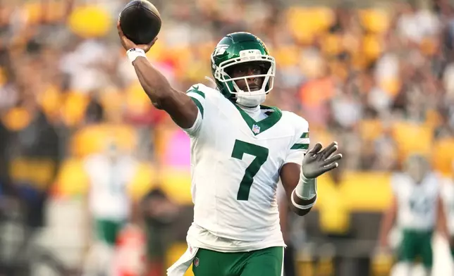 New York Jets quarterback Geno Smith throws during the first half of an NFL preseason football game against the Pittsburgh Steelers, Friday, Aug. 21, 2026, in Pittsburgh. (AP Photo/Gene J. Puskar)