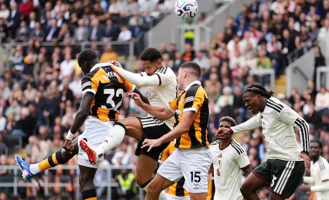Manchester United's Matheus Cunha, second right, heads the ball during the English Premier League soccer match between Hull City and Manchester United in Kingston upon Hull, England, Saturday Aug. 22, 2026. (Annabel Lee-Ellis/PA via AP)