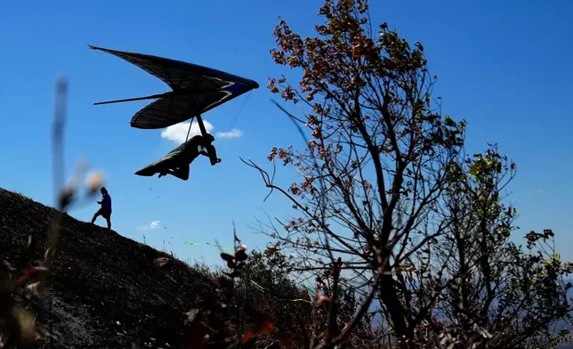 A pilot takes off in his hang glider from the Vale do Parana free-flight launch site during the 2026 Brasilia Open Hang Gliding near Brasilia, Brazil, Tuesday, Aug. 18, 2026. (AP Photo/Eraldo Peres)