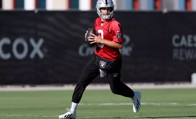 Las Vegas Raiders quarterback Kirk Cousins (8) looks to pass during practice at the team's NFL football training camp, Thursday, July 30, 2026, in Henderson, Nev. (AP Photo/Ian Maule)