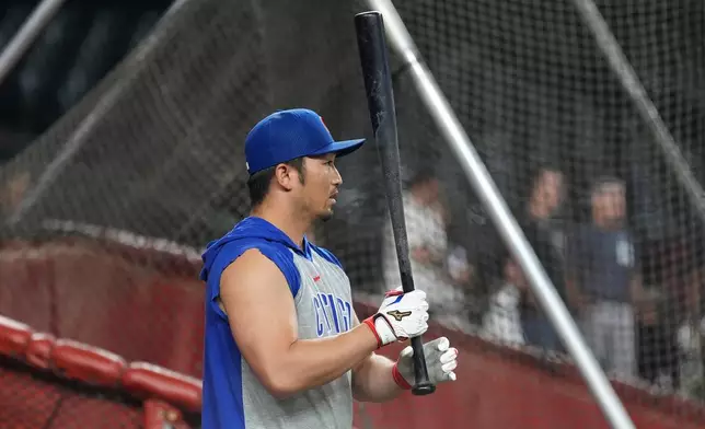 Chicago Cubs' Seiya Suzuki, of Japan, waits his turn during batting practice prior to a baseball game against the Arizona Diamondbacks, Tuesday, Aug. 25, 2026, in Phoenix. (AP Photo/Ross D. Franklin)