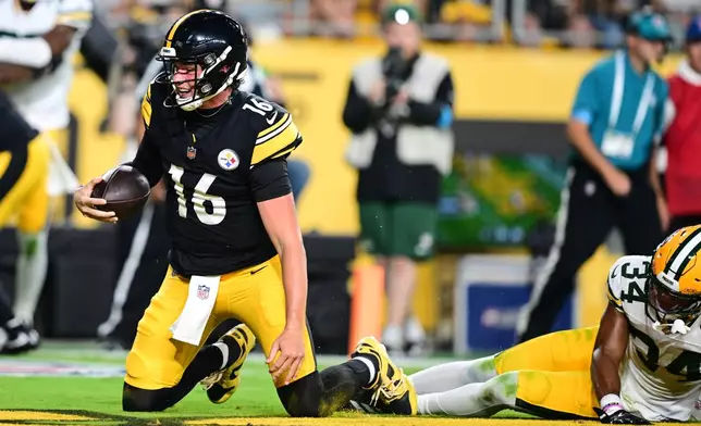 Pittsburgh Steelers quarterback Drew Allar (16) celebrates his touchdown run as Green Bay Packers' Shemar Bartholomew (34) looks on in the second half of a preseason NFL football game in Pittsburgh, Thursday, Aug. 13, 2026. (AP Photo/David Dermer)