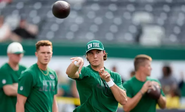 New York Jets quarterback Cade Klubnik warms up before a preseason NFL football game against the Tampa Bay Buccaneers, Friday, Aug. 14, 2026, in East Rutherford, N.J. (AP Photo/Seth Wenig)