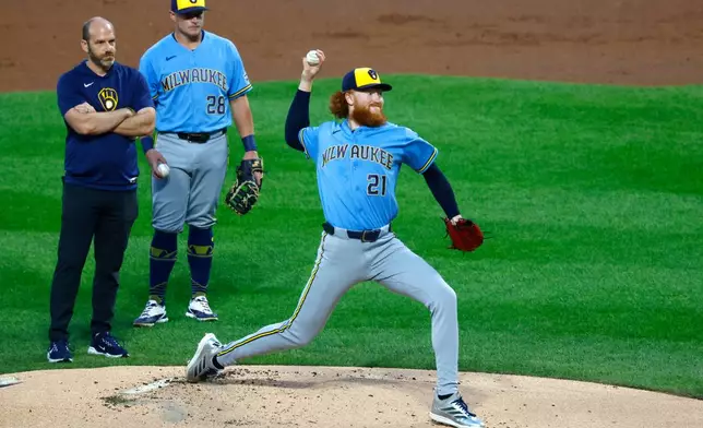 Milwaukee Brewers pitcher Dustin May (21) throws after being hit by a batted ball during the first inning of a baseball game against the New York Mets, Wednesday, Aug. 26, 2026, in New York. (AP Photo/Noah K. Murray)