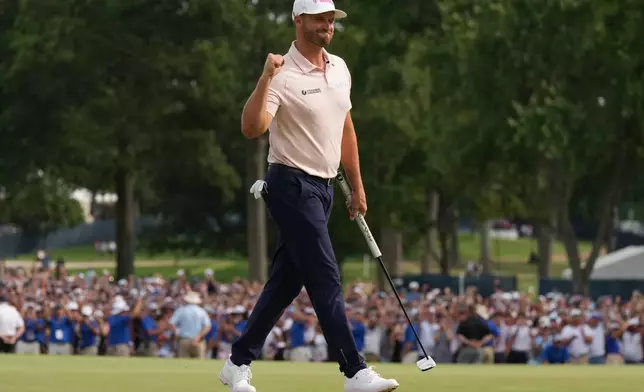 Wyndham Clark celebrates winning on the 18th green in the final round of the BMW Championship golf tournament, Sunday, Aug. 23, 2026, in St. Louis. (AP Photo/Jeff Roberson)
