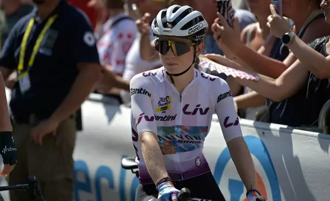 Germany's Antonia Niedermaier prepares for the start of the ninth stage of the Women's Tour de France cycling race (Tour de France Femmes) in Nice, France, Sunday, Aug. 9, 2026. (AP Photo/Philippe Magoni)