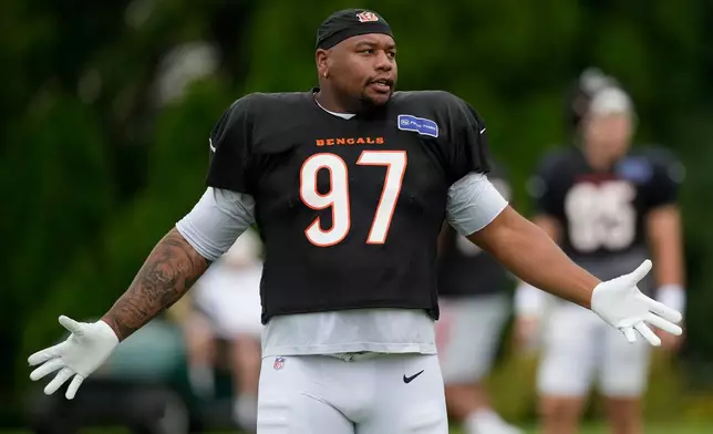 Cincinnati Bengals' Dexter Lawrence II works out during a joint NFL football practice with the Chicago Bears, Thursday, Aug. 20, 2026, in Cincinnati. (AP Photo/Carolyn Kaster)