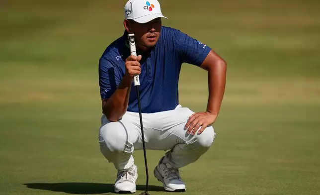 Si Woo Kim, of South Korea, lines up a putt on the 18th green during the final round of the St. Jude Championship golf tournament, Sunday, Aug. 16, 2026, in Memphis, Tenn. (AP Photo/George Walker IV)