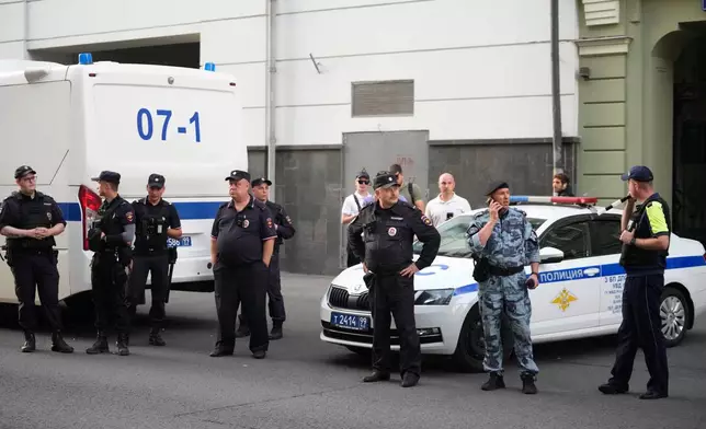Police block the area at the Russia's Supreme Court after a hearing on a lawsuit to bar the Yabloko party from the upcoming parliamentary elections, in Moscow, Monday, Aug. 10, 2026. (AP Photo/Pavel Bednyakov)