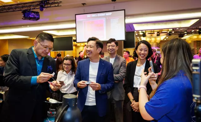 Left to right: Tan Seri Prof Dr Sean Rozario KStJ (President, SME Marketing), Mr Alvin Tan (Minister of State, Ministry of Foreign Affairs & Ministry of National Development), Mr Shichen Sun (Country Lead ,TikTok Shop Singapore), Ms Candera Chan (Public Policy Lead, TikTok)