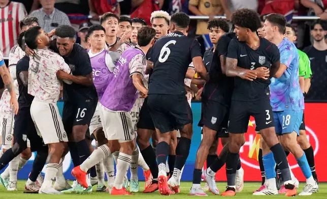 Members of United States and Chile scuffle near the end of their international friendly soccer match Tuesday, Sept. 29, 2026, in St. Louis. (AP Photo/Jeff Roberson)