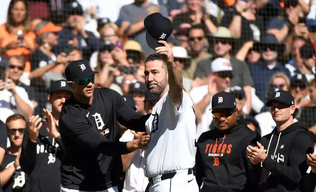 Detroit Tigers starting pitcher Justin Verlander, center, acknowledges the crowd after being taken out of the game during the sixth inning of a baseball game against the Pittsburgh Pirates, Saturday, Sept. 26, 2026, in Detroit. (AP Photo/Jose Juarez)