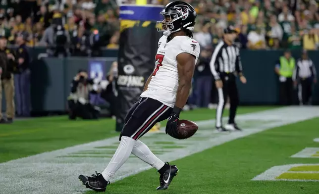 Atlanta Falcons' Bijan Robinson runs for a touchdown during the first half of an NFL football game against the Green Bay Packers in Green Bay, Wis., Thursday, Sept. 24, 2026. (AP Photo/Matt Ludtke)
