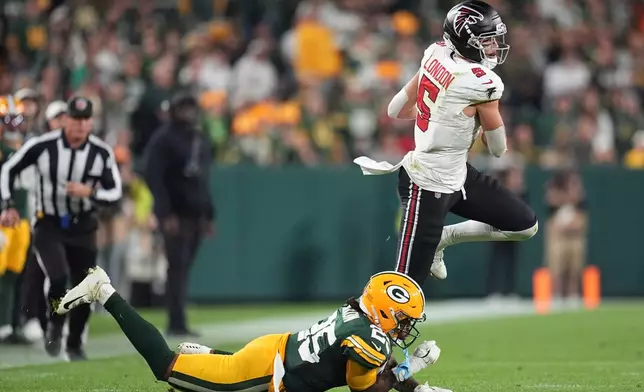 Atlanta Falcons' Drake London catches a pass in front of Green Bay Packers' Keisean Nixon during the second half of an NFL football game in Green Bay, Wis., Thursday, Sept. 24, 2026. (AP Photo/Abbie Parr)