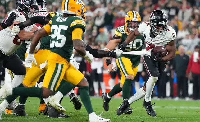 Atlanta Falcons' Bijan Robinson runs during the second half of an NFL football game against the Green Bay Packers in Green Bay, Wis., Thursday, Sept. 24, 2026. (AP Photo/Abbie Parr)