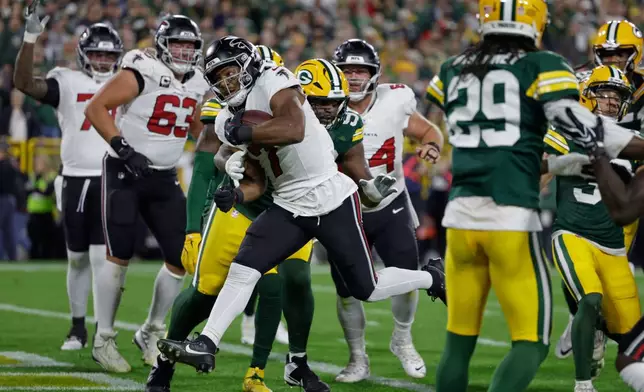 Atlanta Falcons' Bijan Robinson runs for a touchdown during the first half of an NFL football game against the Green Bay Packers in Green Bay, Wis., Thursday, Sept. 24, 2026. (AP Photo/Matt Ludtke)
