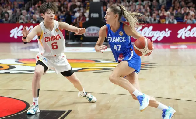 China's Yang Shuyu guards France's Romane Berniesp during the Women's Basketball World Cup quarterfinal match between the China and France in Berlin, Thursday, Sept. 10, 2026. (AP Photo/Ebrahim Noroozi)