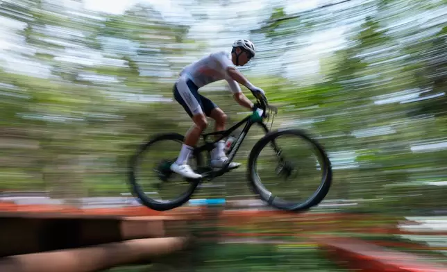 Heo Seung-soo of South Korea competes in the men's cross country mountain bike cycling final at the Asian Games in Nagoya, Japan, Friday, Sept. 25, 2026. (AP Photo/Dita Alangkara)