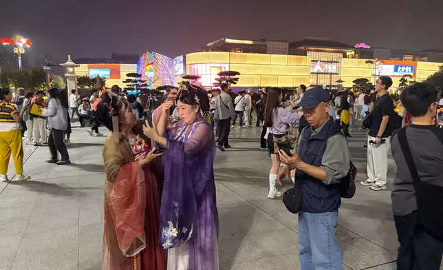 The tourists at the Grand Tang Mall, Photo by Bastille Post