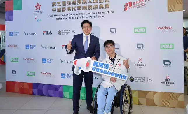 Member of the Legislative Council of the HKSAR and Steward of The Hong Kong Jockey Club The Hon Kenneth Fok (left) offers encouragement to the Hong Kong, China team ahead of the 5th Asian Para Games, including para badminton player Chow Long Ho ( right).