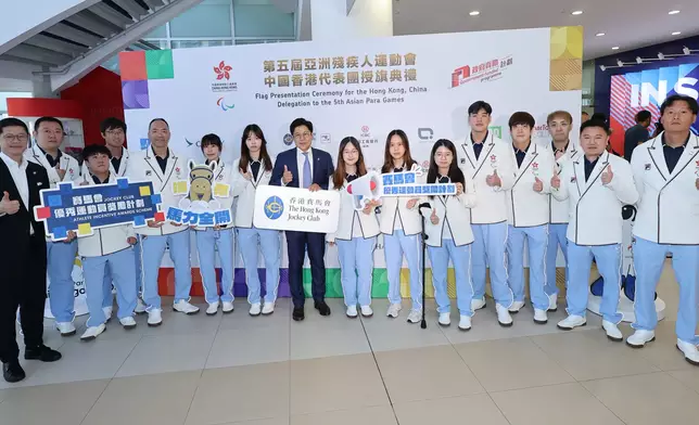 Member of the Legislative Council of the HKSAR and Steward of The Hong Kong Jockey Club The Hon Kenneth Fok (9th right) offers encouragement to the Hong Kong, China team ahead of the 5th Asian Para Games, as well as para table tennis players Pang Wing Ka ( 8th right) and Wong Yue Ching (7th right). They are all JC Scholars.